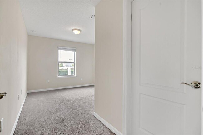 Building Photo - 2406 Dubai St