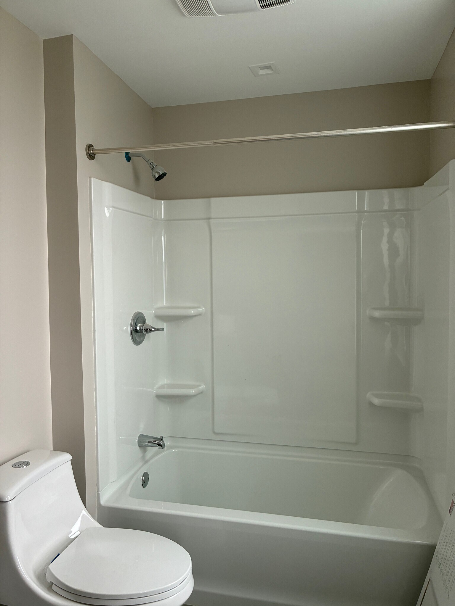 Bathroom - 52 Blocker St