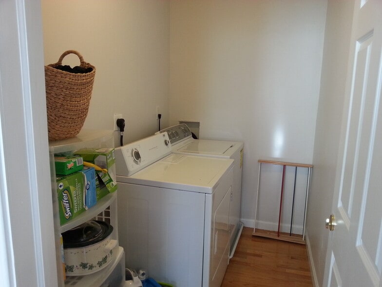 Building Photo - 25 Aldrich St