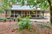 Building Photo - 121 Redbird Dr