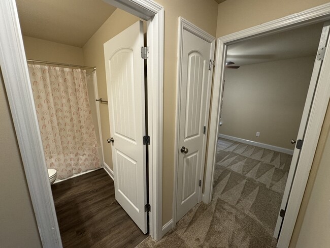 Building Photo - 2467 Bell Manor Dr SW