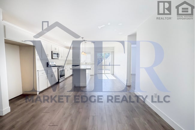 Building Photo - 5Bed/3Bath Home University/McClintock! $399 MOVE-IN SPECIAL! Ready for Immediate Move-In!