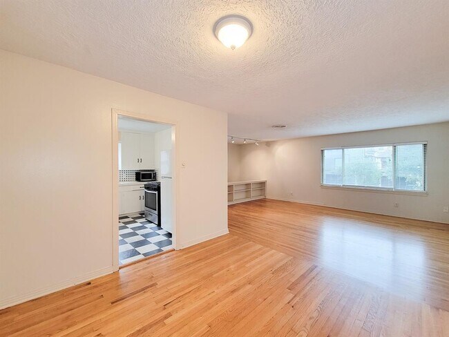 Building Photo - 2249 Branard St