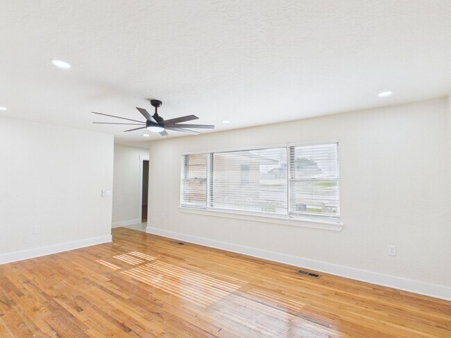 Building Photo - Completely Remodeled Home on Lawton's West Side