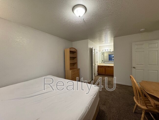 Building Photo - 108 W 1230 N St