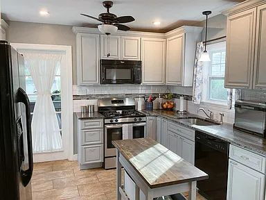 Building Photo - Fully Furnished Downtown St. Pete Craftsman | Walk to Hospitals & Waterfront