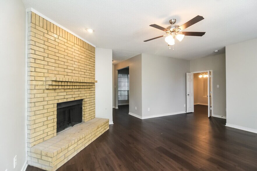 Building Photo - 1528 Warwick Dr