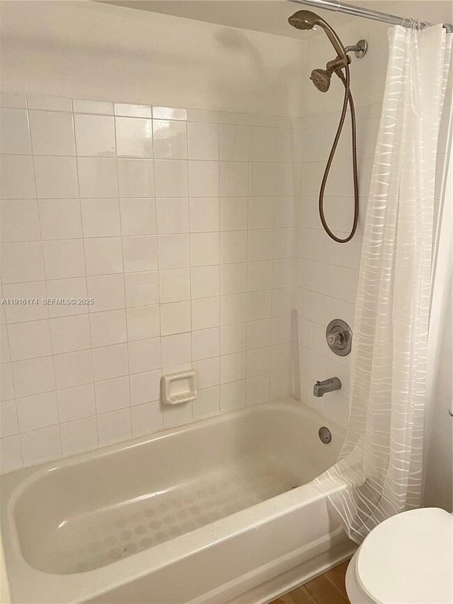 Building Photo - 460 S Park Rd