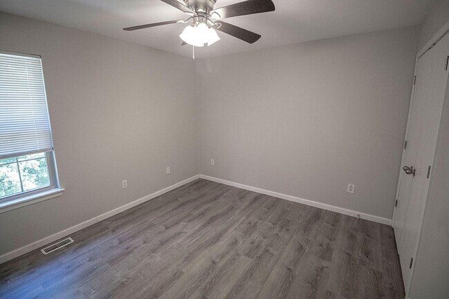 Building Photo - 1405 Greensboro Dr