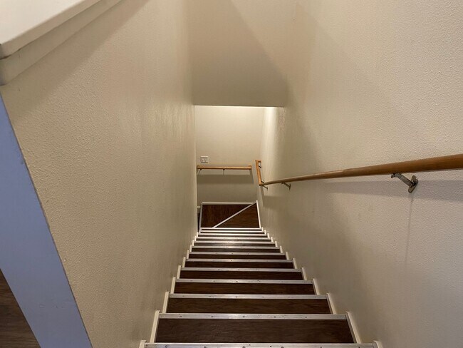 Building Photo - 320 S Asbury St