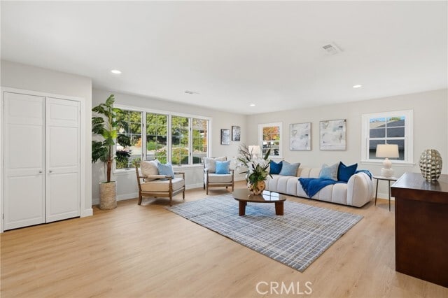 Building Photo - 274 W Laurel Ave