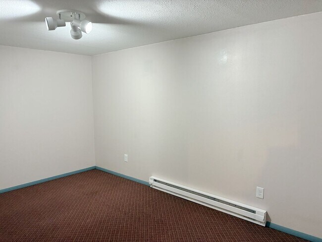 Building Photo - Spacious 5 Bed, 3 Bath Home for Rent in Idaho Falls!