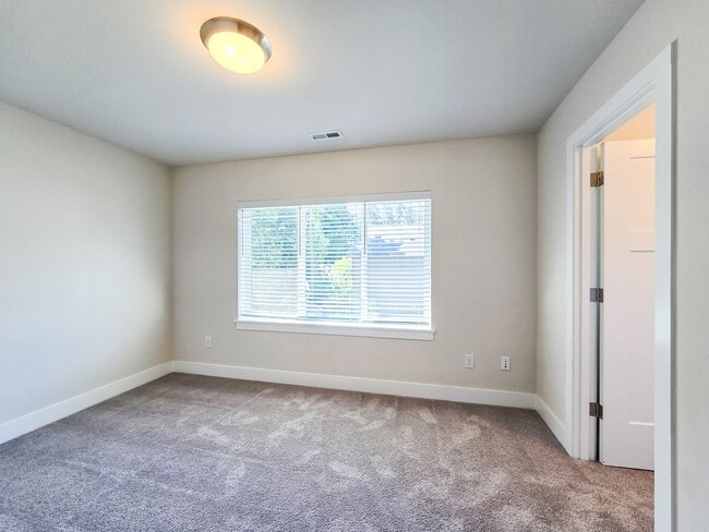 Building Photo - 5BD Martha Lake Home