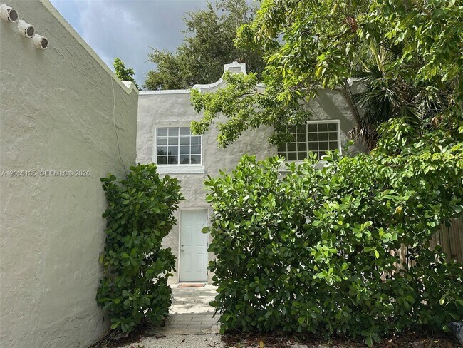 Building Photo - 553 NE 65th St