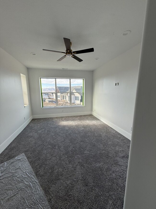 Building Photo - Brand New Basement Appartment