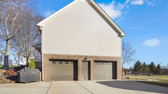 Building Photo - 649 Charles Ln