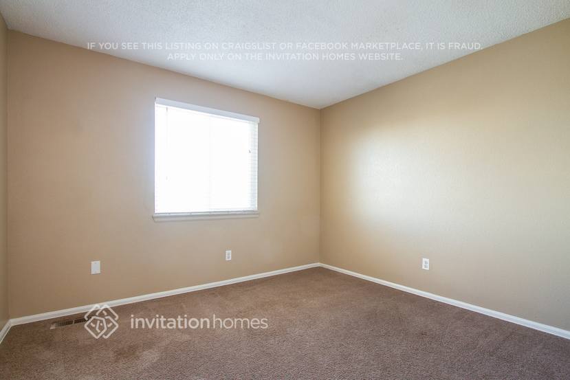 Building Photo - 14922 E 50th Dr