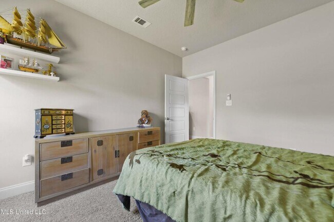 Building Photo - 12213 Savannah Cir