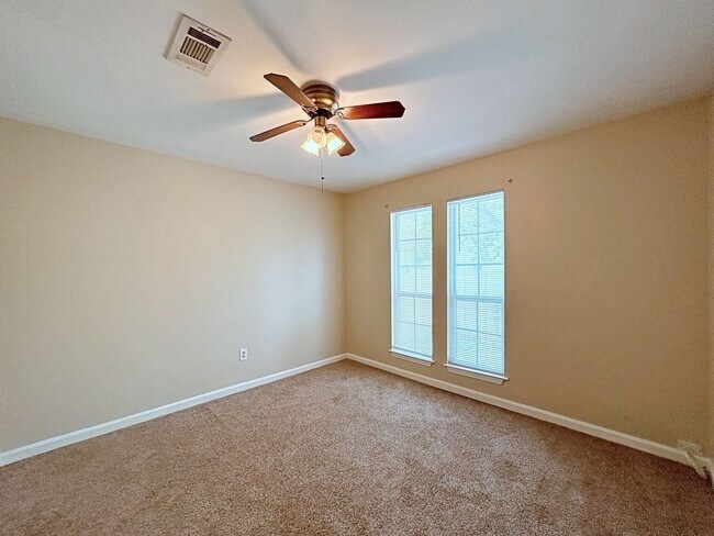 Building Photo - Prime 3 Bed, 2.5 Bath with Fireplace & Fenced Patio!
