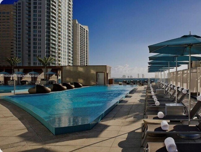 Building Photo - 200 Biscayne Blvd Way