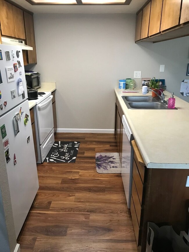 Building Photo - Take Over My Lease in January 2025 !!!!  Greenwood Estates has an Excellent 2 Bedroom, 1.5 Bath T...