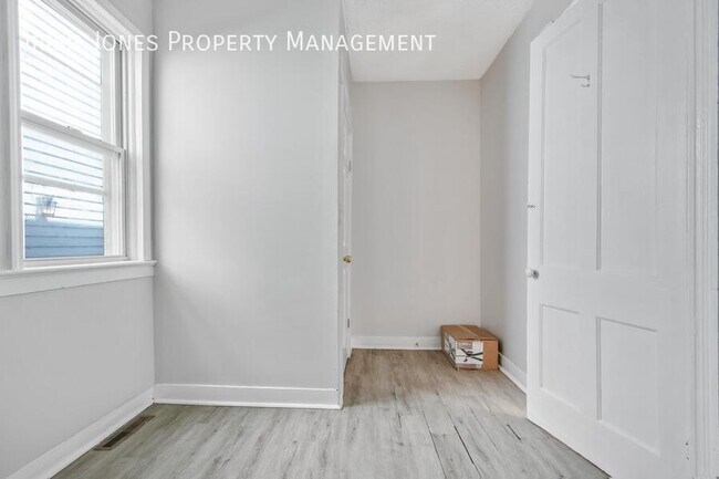 Building Photo - 84 10th St