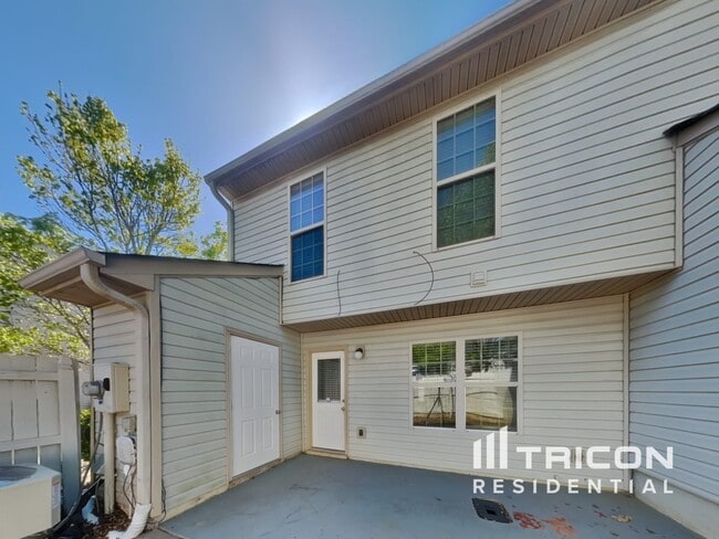 Building Photo - 7172 Grosbeak St