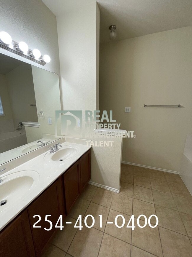 Building Photo - 3-bedroom, 2-bathroom home located  in Waco