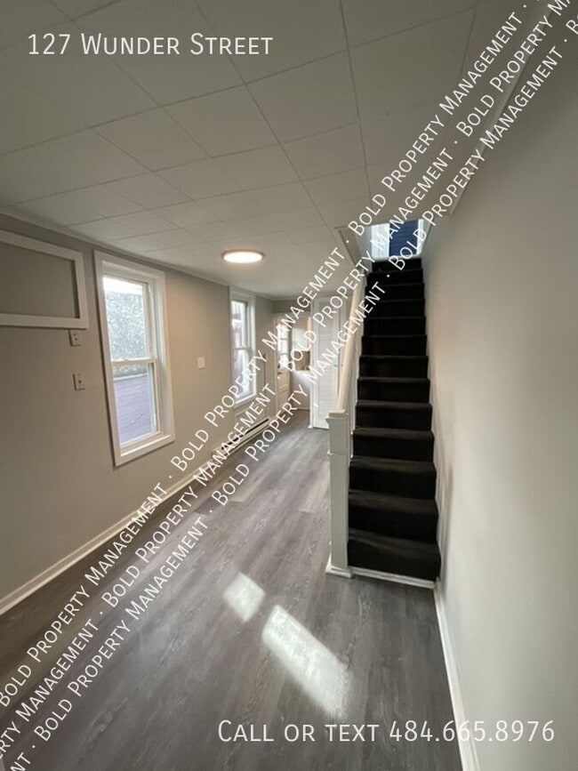 Building Photo - 127 Wunder St