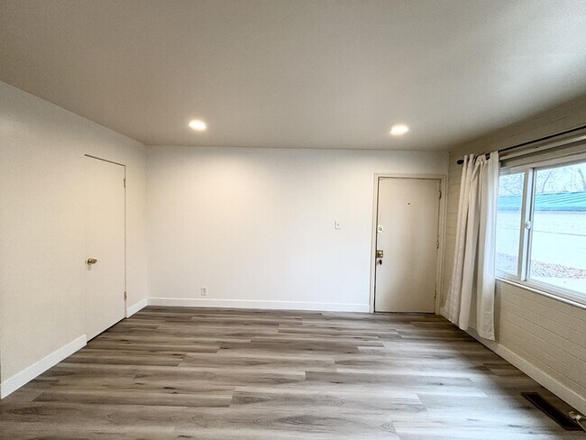 Building Photo - 3605 S 900 E