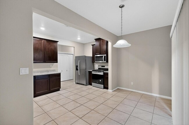 Building Photo - Executive 2 story Town house 4 Bedroom 3 b...