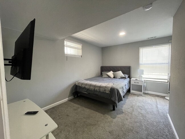 Building Photo - Cozy 2 Bed/1 Bath- Great Location