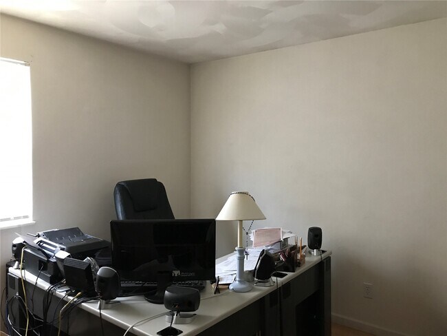 Building Photo - 102 S Riebeling St