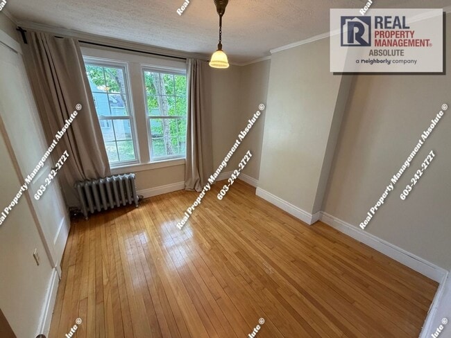 Building Photo - Bright & Updated 3-Bed in Manchester’s East Side