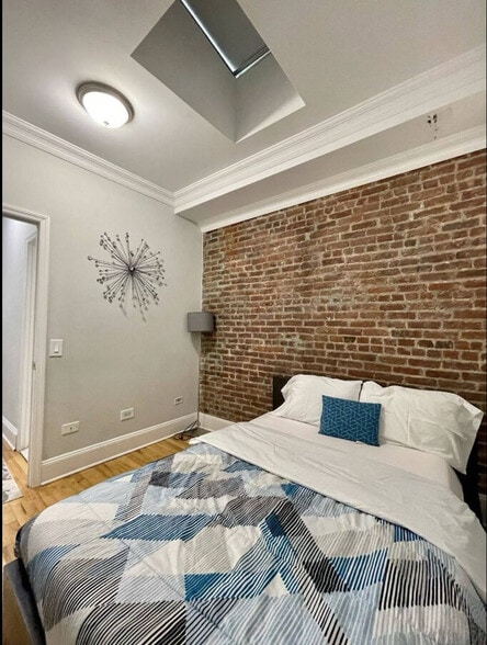 Building Photo - 692 10th Ave