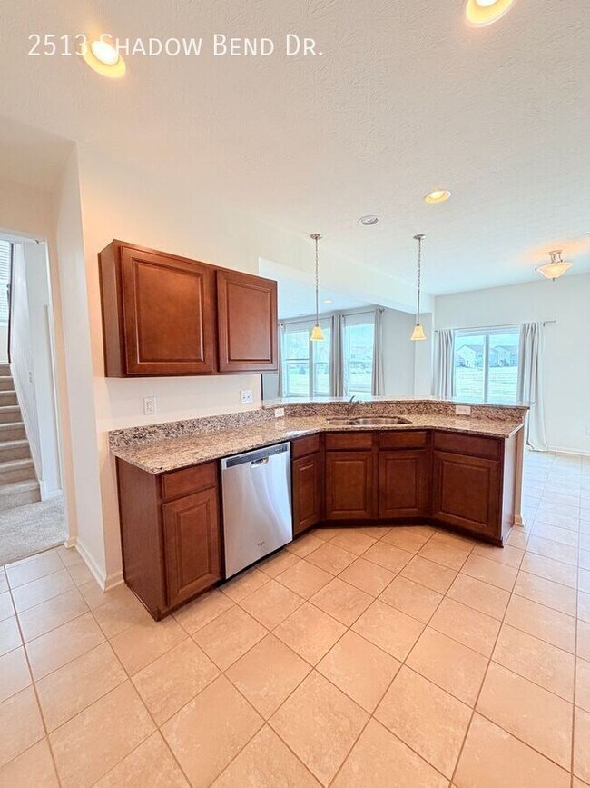 Building Photo - 2513 Shadow Bend Dr