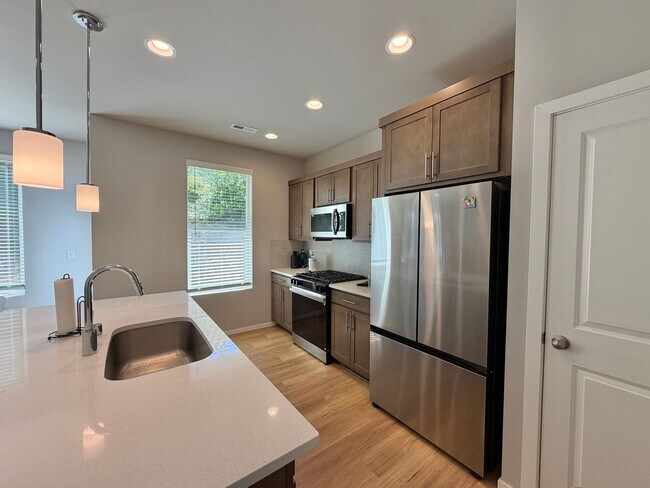 Building Photo - Quality 2025 Built Home in CK School District!
