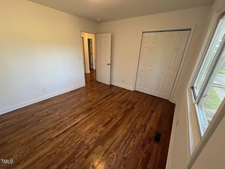 Building Photo - Room in House on Forge Rd
