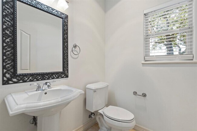 Building Photo - 13700 Madrone Mountain Way