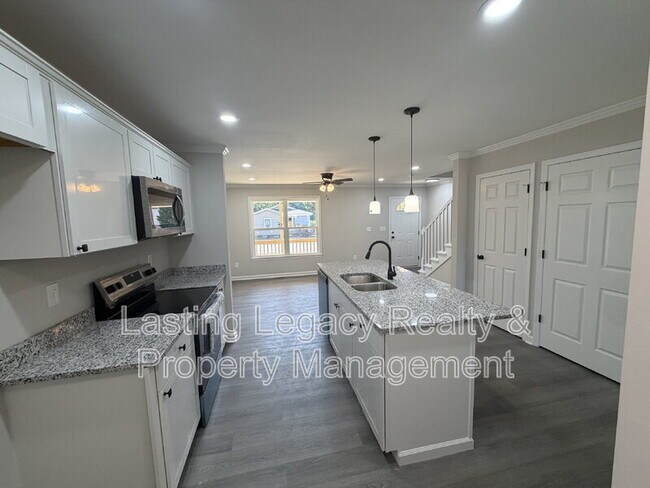 Building Photo - 2036 Harrison Ave
