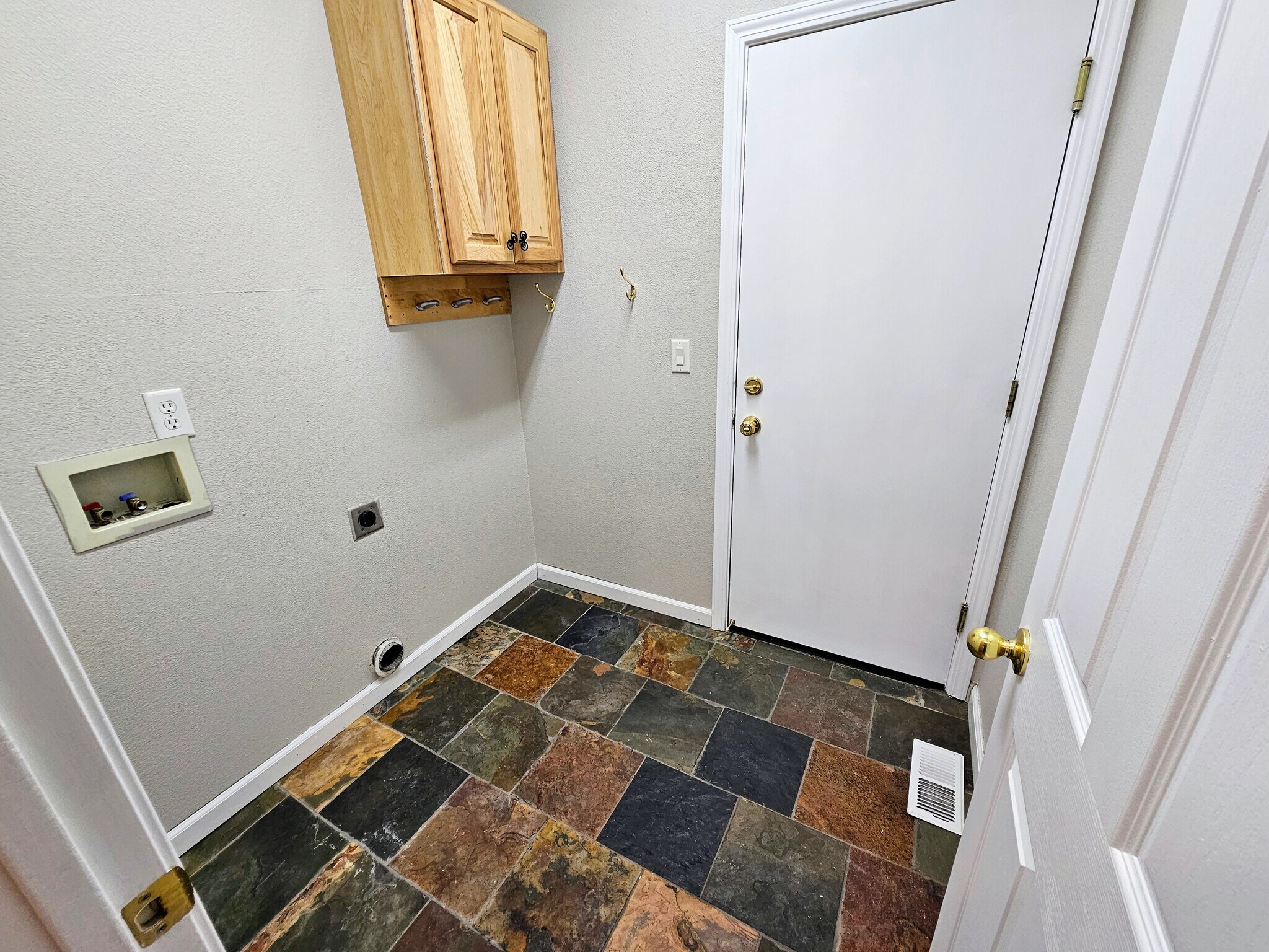 Building Photo - 8713 Spinner Ct