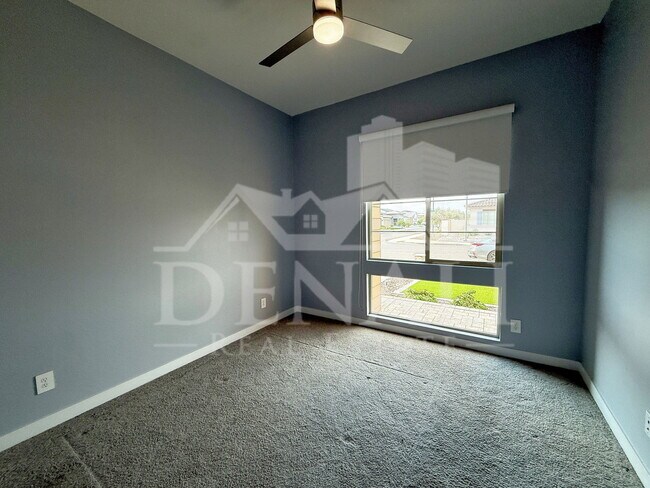 Building Photo - 1447 E Flower St