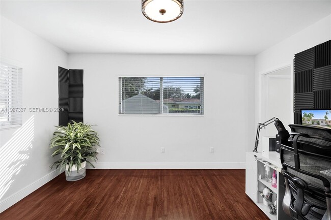 Building Photo - 1102 Meadow Lark Ave