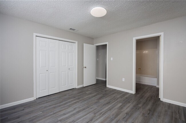 Building Photo - 2BR Units in Gonzales  $975