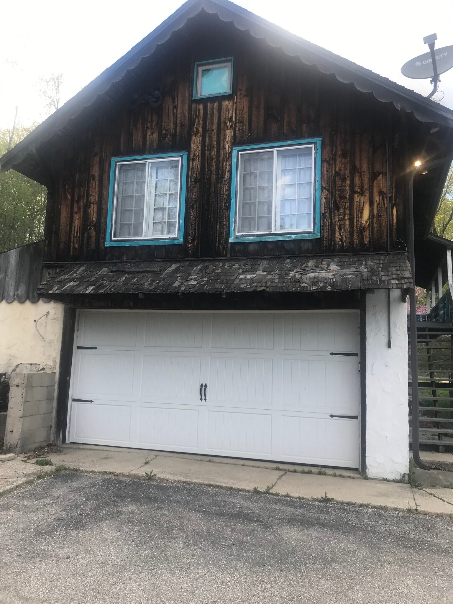 Automatic Garage door - 1506 Emerald Dr