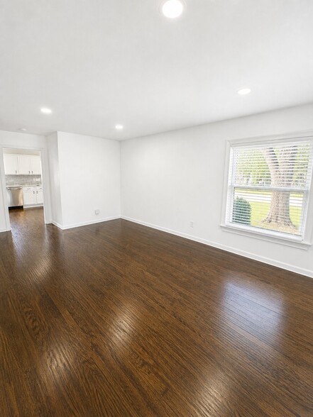 Building Photo - 2065 Farola Dr