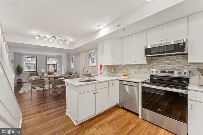 Primary Photo - 616 E St NW