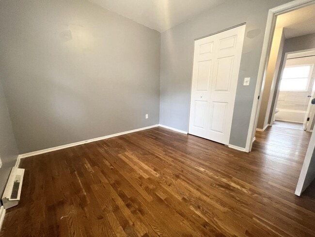 Building Photo - 5020 Chantilly Dr