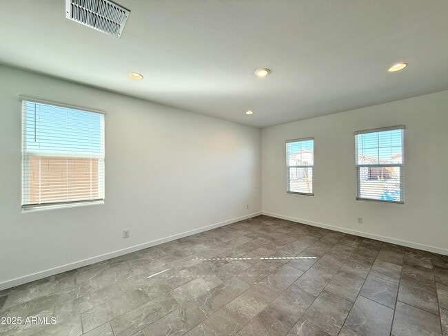 Building Photo - 9543 W Avalon Dr