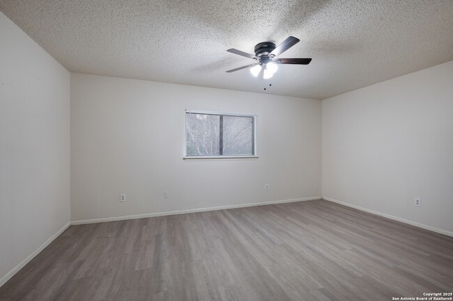Building Photo - 15414 Legend Springs Dr